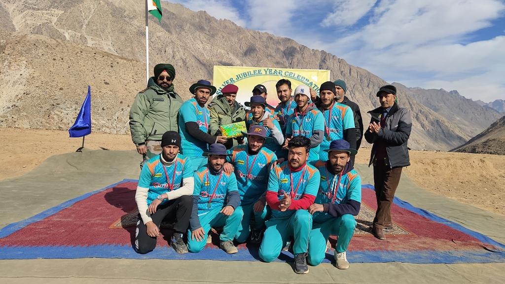 drassonline's tweet photo. Army Day celebration at #Kaksar Dras Boarder Village - Silver Jubilee celebrations || Kargil Vijay Diwas , Tribute Kargil Heroes. @adgpi @firefurycorps @drajaffer @SajjadKargili_ @Aminpolo9
T20 Match https://t.co/RjqtGW1RJH
