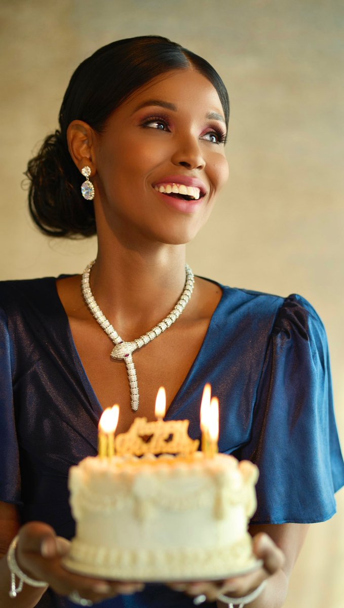 idillionaire's tweet photo. Celebrating my birthday today! 🎂✨💐  Grateful for this new year of my life and the beautiful blessing ahead! 🥰❤️ I welcome your prayers, good energy, and kind words. 🎉 https://t.co/WPpWBgg0BE