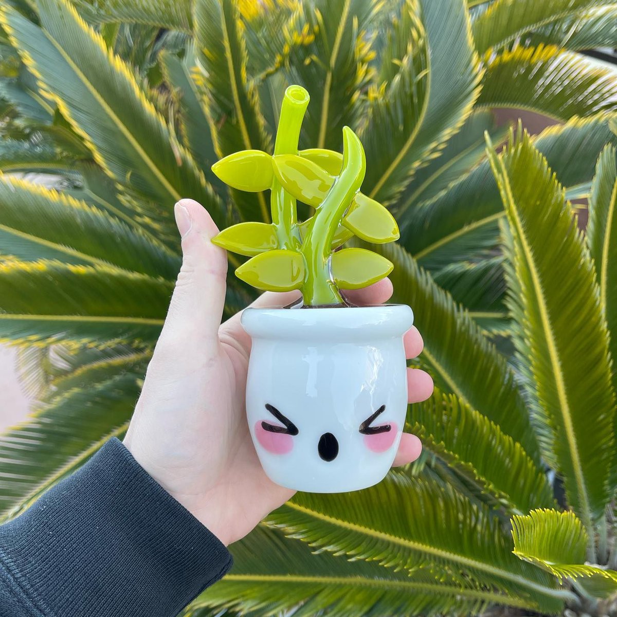 xfadeorg's tweet photo. Artist:  @elboglass
・・・
Kawaii Pothead rig #2 made in Japan. These are too much fun to make, especially out here🇯🇵 

The inspiration I have gotten from being in Japan this year is beyond what I ever could have imagined. https://t.co/3CIB64pkjB