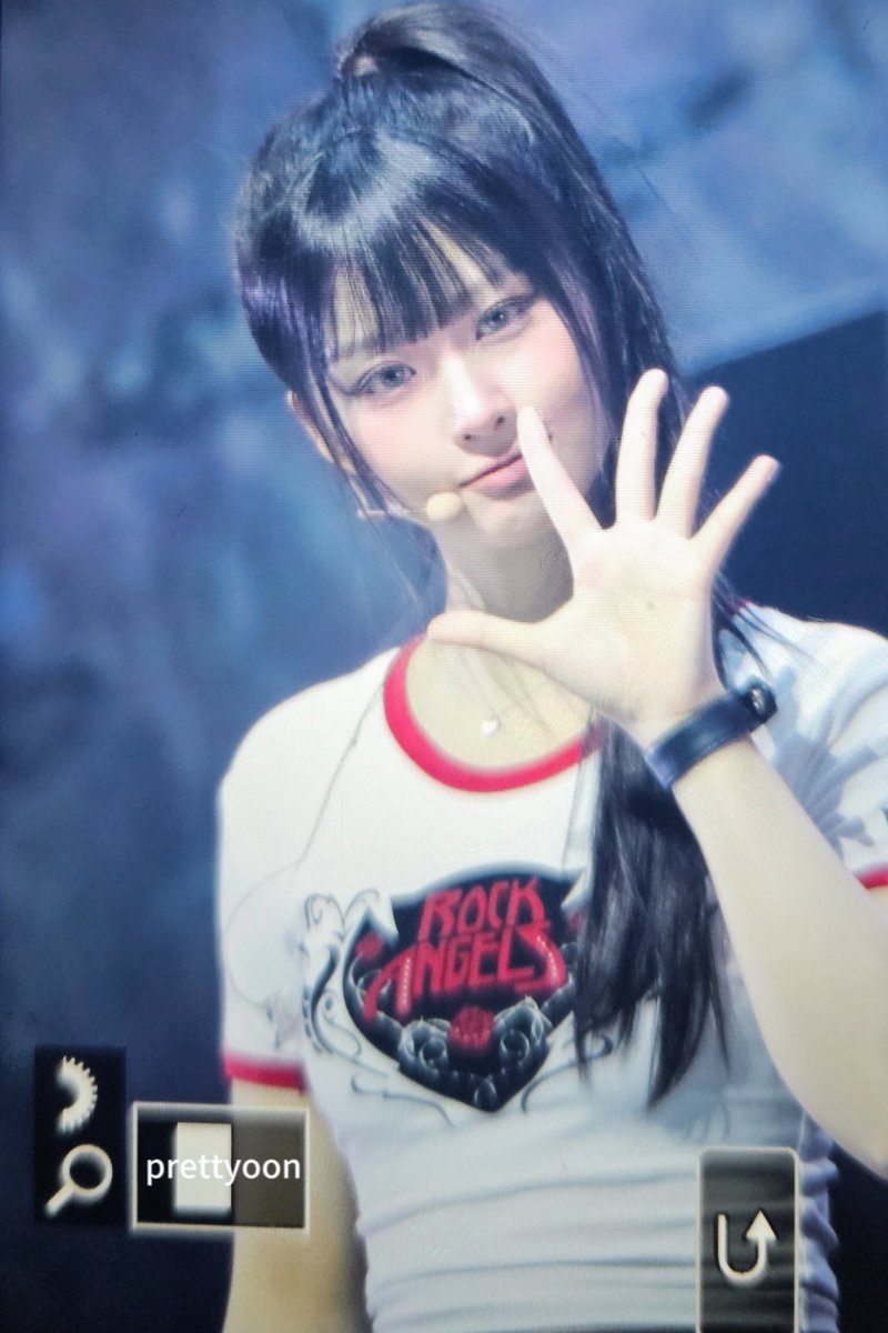 prettyoon0126's tweet photo. 「240115」showcase

#NMIXX #엔믹스 #설윤 #SULLYOON https://t.co/VzjSZUbqmR