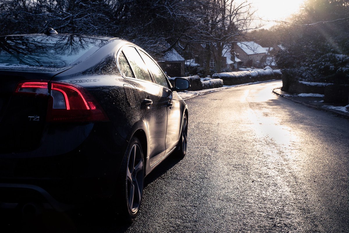 LincsPolice's tweet photo. Heads up Lincolnshire! ICE and FROST forecast in the coming mornings. So it’s time to think about the game plan. Long thread - but road safety's worth it! https://t.co/0h5UrXatHU