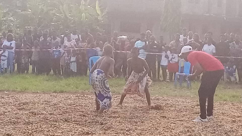 glacodcameroon's tweet photo. GLACOD CAMEROON PROMOTING THE RICH CULTURAL HERITAGE OF THE BAKWERI PEOPLE IN 10 VILLAGES IN LIMBE SUB-DIVISION. THE TRADITIONAL WRESTLING.
#culture 
#CultureofJOY 
#CultureCauses 
@CapeTownCCID 
@MenEngageAfrica 
@MenEngage https://t.co/EOk5yktITz