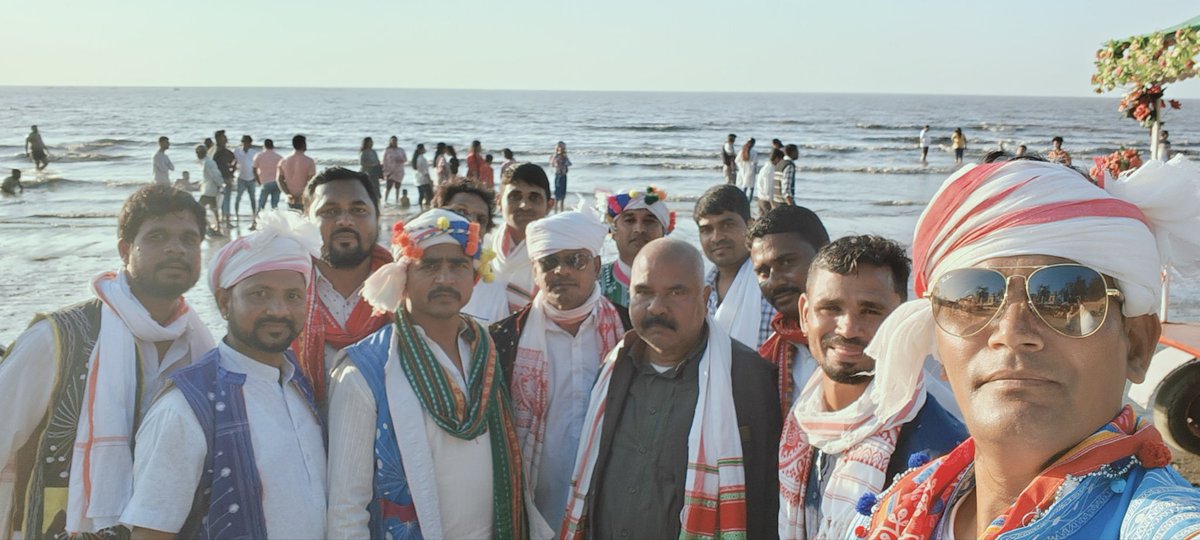 RoatKantiBhai's tweet photo. आदिवासी एकता परिषद सांस्कृतिक समेल्लन 13,14, 15जनवरी 2024 दादरा नगर हवेली के सिलवासा मै अयोजित  हुआ जिसमे देश भर के हमारे आदिवासी समुदाय ओर प्रकृति प्रेमी लोगो एकत्रित हुऐ 
साथ ही पार्ट टाइम के लिए दमन  समुंद्री तट  पर जानें का मोका मिला देश भर के साथियों से मिलने का हुआ 
जय आदिवासी
जोहार
रोत कांतिभाई आदिवासी
     ❤️भीलप्रदेश❤️
🏹🙏🌹🌷🌺💐🙏🏹
