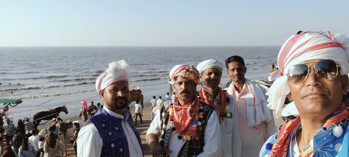 RoatKantiBhai's tweet photo. आदिवासी एकता परिषद सांस्कृतिक समेल्लन 13,14, 15जनवरी 2024 दादरा नगर हवेली के सिलवासा मै अयोजित  हुआ जिसमे देश भर के हमारे आदिवासी समुदाय ओर प्रकृति प्रेमी लोगो एकत्रित हुऐ 
साथ ही पार्ट टाइम के लिए दमन  समुंद्री तट  पर जानें का मोका मिला देश भर के साथियों से मिलने का हुआ 
जय आदिवासी
जोहार
रोत कांतिभाई आदिवासी
     ❤️भीलप्रदेश❤️
🏹🙏🌹🌷🌺💐🙏🏹