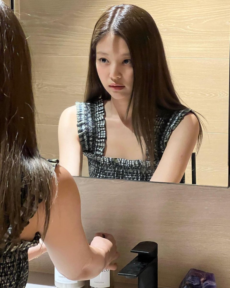 Tyl84176185's tweet photo. MISS KOREA JENNIE DAY
#MoonlightJENNIEDay
#달빛아래_빛이나는_제니의_생일파티 @BLACKPINK https://t.co/felwJnkg9u