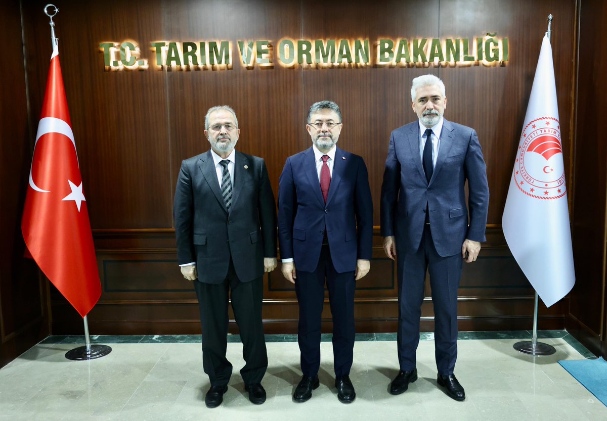 Milletvekilimiz M.Galip ENSARİOĞLU ile birlikte Tarım ve Orman Bakanımız Sn. İbrahim YUMAKLI'yı ziyaret ettik. 

Başta Silvan Barajı olmak üzere halkımızdan gelen talepleri ilettik. 

İlgilerinden dolayı Sayın Bakanımıza teşekkür ediyor çalışmalarında muvaffakiyetler diliyorum.