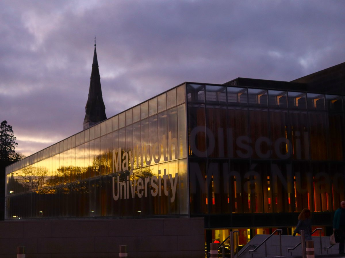NiamhatMU's tweet photo. A hive of activity before the dawn
#MaynoothLibrary
#GoneWalkAbout https://t.co/OxDeC4DK0g