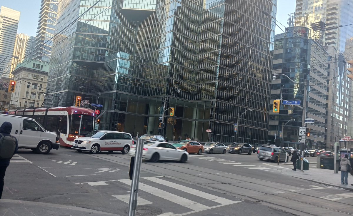 Where are the newly promised traffic wardens on King Street? We really need them today. The King streetcar is stuck in the middle of University. Cars can't go south through the intersection and the rest of the streetcars are stuck behind or diverting. #TOPoli #ttc #toronto