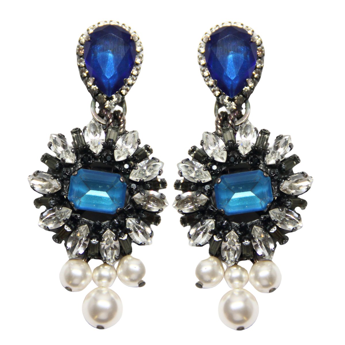 No Blue Mondays here...not when we have such an amazing offer on our SALE!💙 An EXTRA 15% OFF our archive sale this month. Carnival blue earrings: were £290 now £123.25 💙
vickisarge.com
#uniquestyle #bluemonday #treatyourself #handmadeuk #handmadejewellery #vickisarge