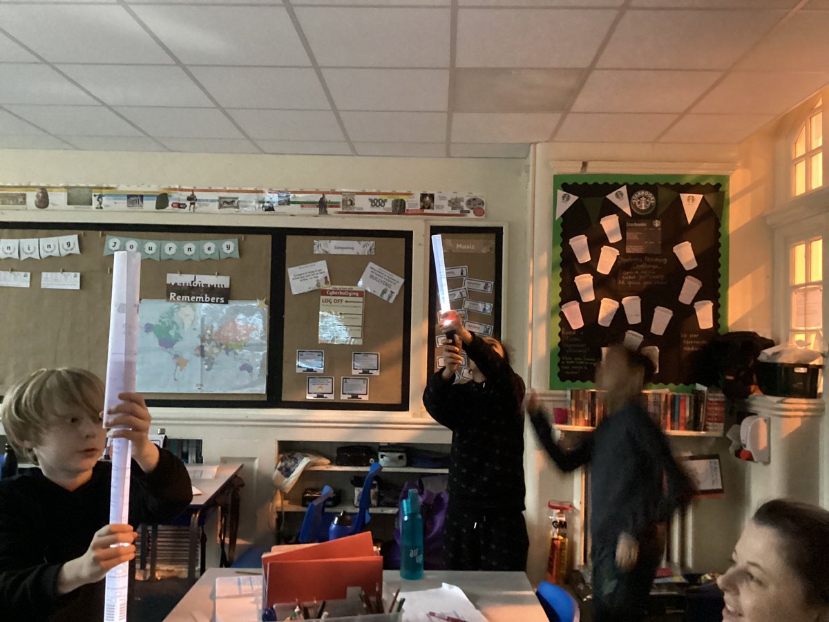Vernon56KS2's tweet photo. In Science, we have been exploring light 💡 we did a mini experiment to see how light travels. Ask us what we found out. 💡 #VPPSCIENCE https://t.co/uwR2rvVEYB