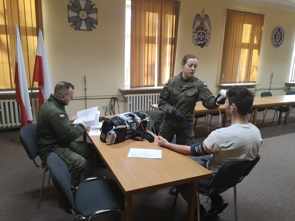 WCR_Jaroslaw's tweet photo. W dniu 15.01.2024 r. 🗓️ przedstawiciele Szefa WCR Jarosław 🫡 uczestniczyli w wcieleniu na szkolenie podstawowe w #5bsp w Przemyślu. https://t.co/XNU5v1DXhl