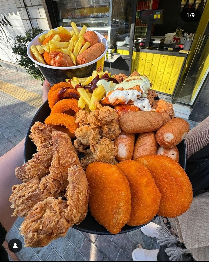 AliDeveloop's tweet photo. قبول دارید مزخرف ترین غذای ممکن که میشه خورد همینان؟ https://t.co/uw4AKINyXr