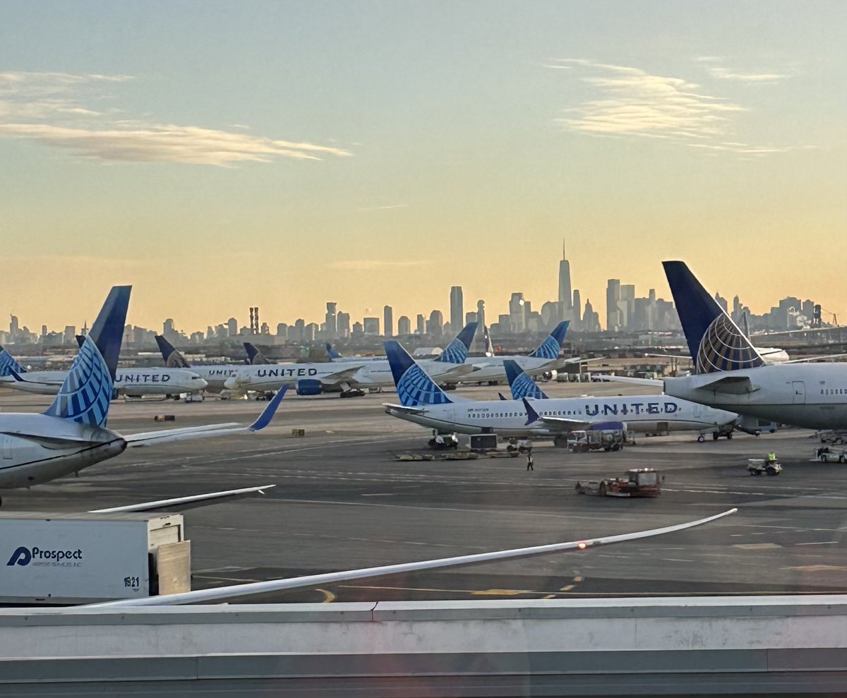 Monty2323's tweet photo. @united beautiful morning at EWR.  I can’t tell from this pic but is EWR a United hub? 😂😂😂 https://t.co/6OSznFOuZg