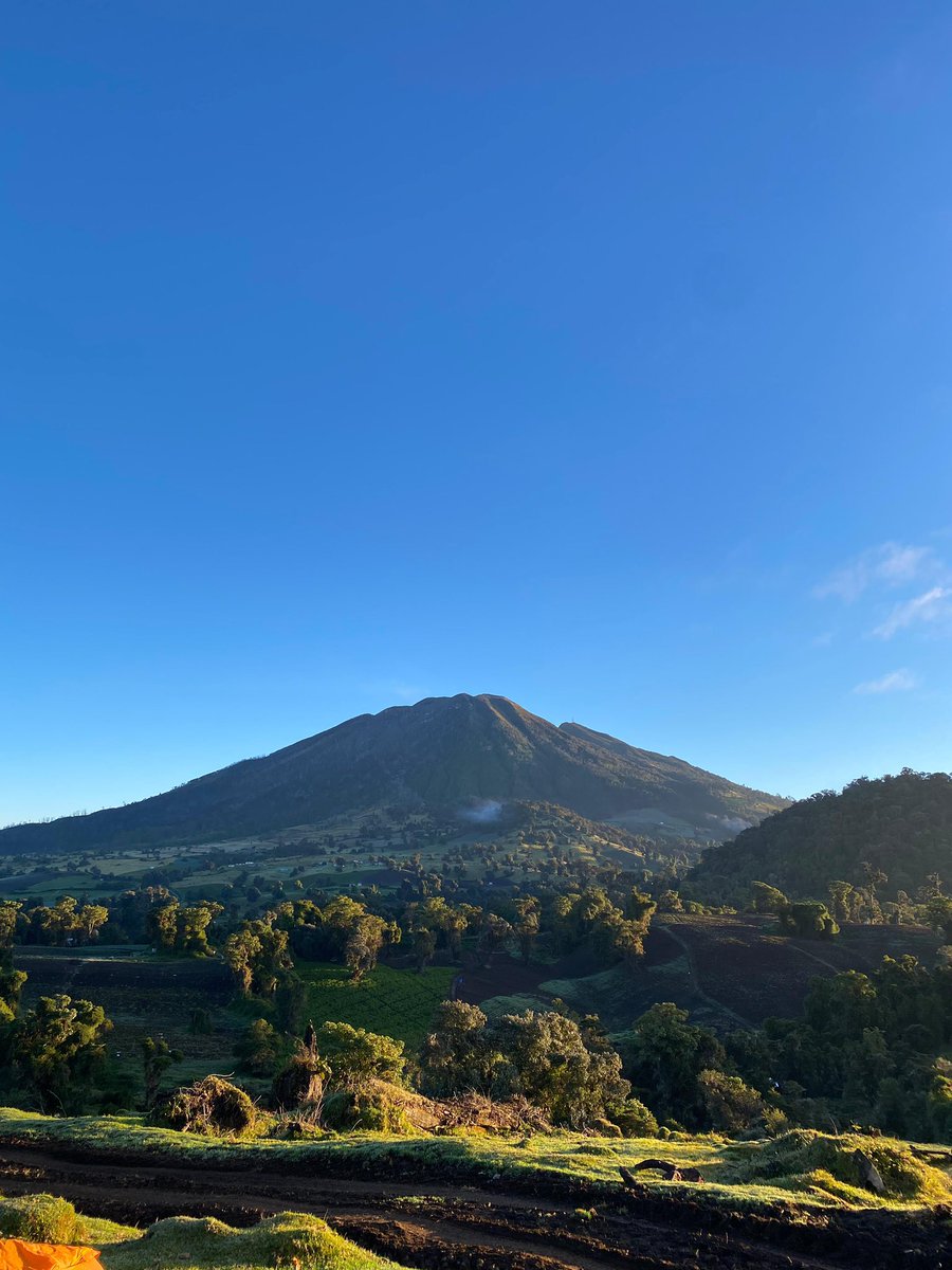 StevenTejada7's tweet photo. Recomendación !!! 
Si van a acampar en el volcán Turrilaba no 🚫 vayan a la central 

Mejor vayan a finca las virtudes, la atención al cliente es mucho mejor, más económico, la vista es Muchísimo mejor, sin cables y con mucho más para ver https://t.co/ZuzVq2xlg4