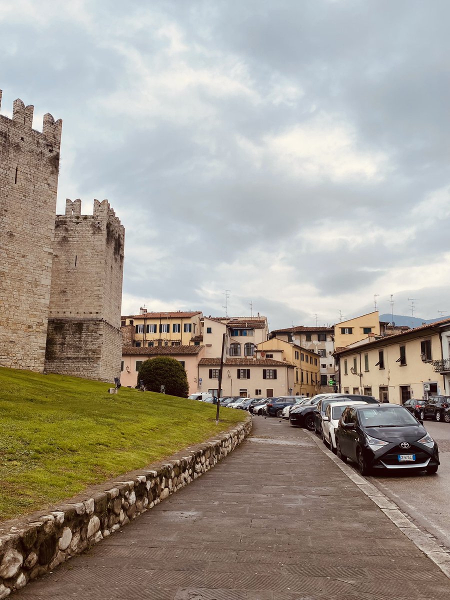 RuchiSembey's tweet photo. Less than a week for our #MonashGIG students to arrive at @MonashUni Italy campus 🇮🇹 The countdown is on! 🤩
Things u see on a morning stroll to #MonashPrato🤩@GaboGarciaOchoa #GlobalImmersionLearning https://t.co/dB5xx0amO8