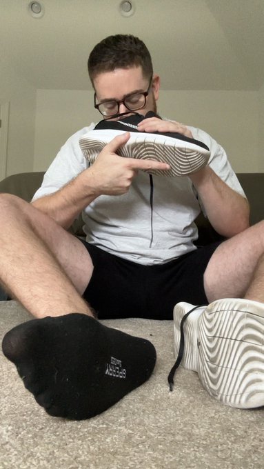 Would you rather:  - sniff my jockstrap - sniff my shoes/socks https://t.co/HSx8zvxxKJ<a href="/tag/findom"class="tags"><span>#findom</span></a><a href="/tag/cashmaster"class="tags"><span>#cashmaster</span></a><a href="/tag/cockmaster"class="tags"><span>#cockmaster</span></a>