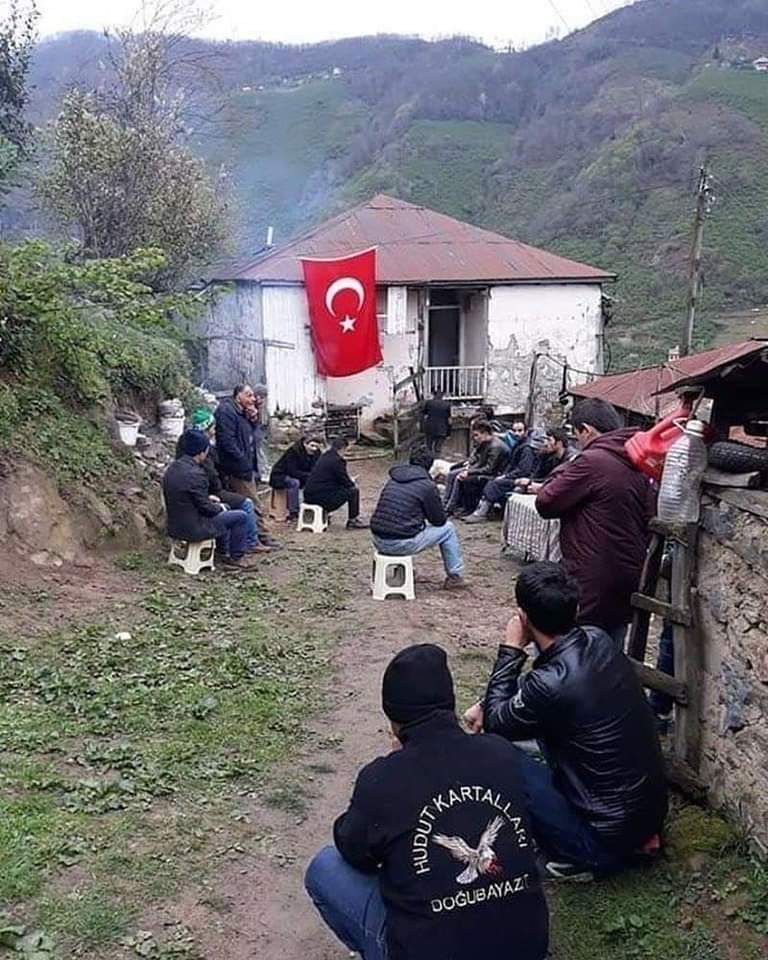MelanKafKef's tweet photo. Saraylarda süremem, Dağlarda Sürdüğümü. 
Bin Cihana Değişmem, Şu Öksüz TÜRKLÜĞÜMÜ

AynŞınKaf https://t.co/Y2ITC1YmNN