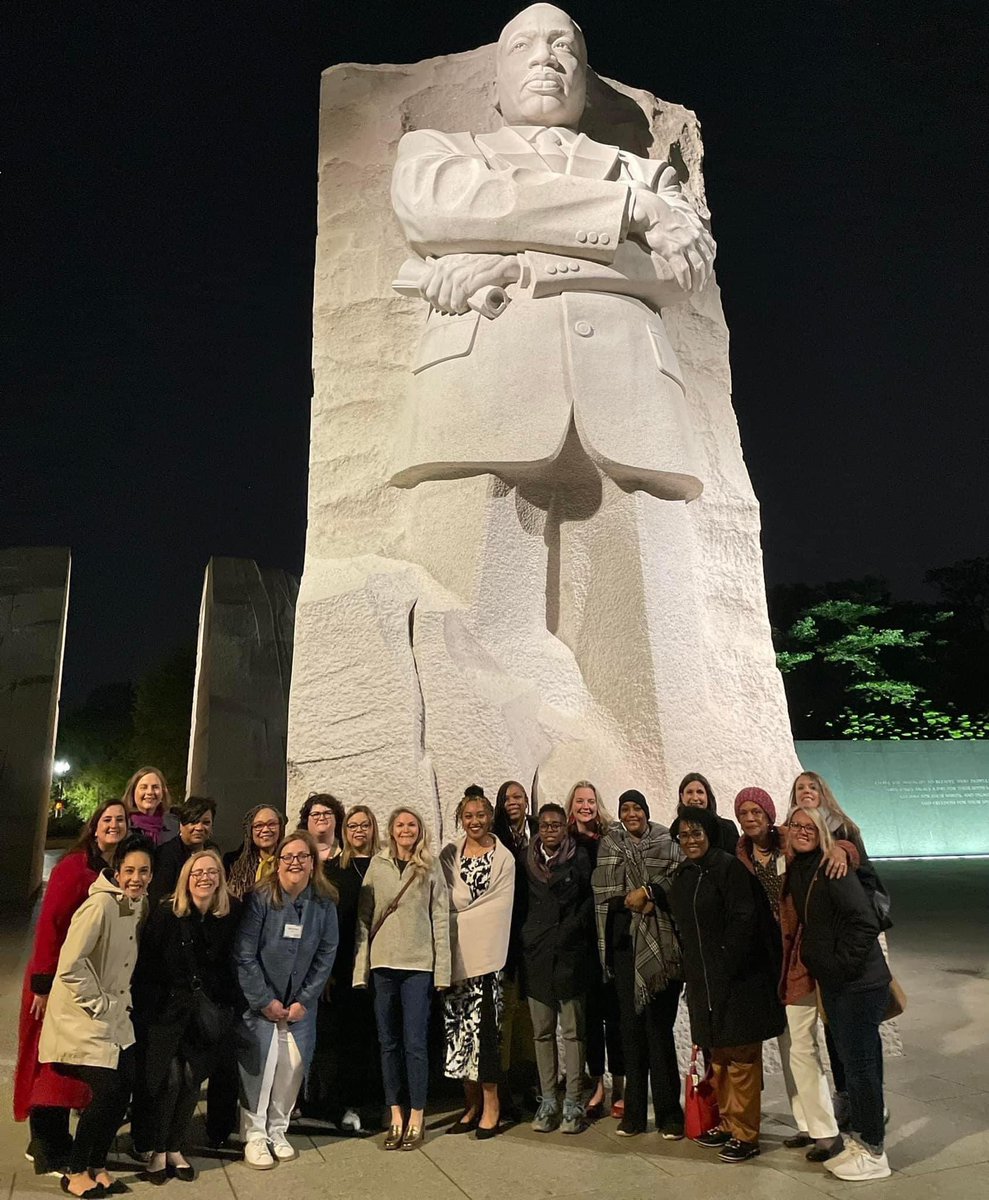 TheBelindaDrake's tweet photo. -This #mlkday let’s remember that we all can make a positive impact in our community. 🌇🫶🏾

“Everybody can be great because everybody can serve.“ - Martin Luther King Jr. 

#HWF #DCTrip https://t.co/2tpDQ0PfPU