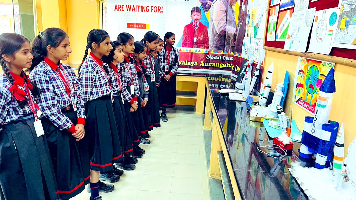KvAurangabad's tweet photo. Exploring the cosmos through creativity! 🚀🎨 Our art and craft exhibition brilliantly merges the artistic spirit with India's space mission. From celestial paintings to miniature rocket models, witness the fusion of imagination and science. #SpaceArt #ISROMagic ✨🌌 #PPC2024 https://t.co/VKIOL7vgTV