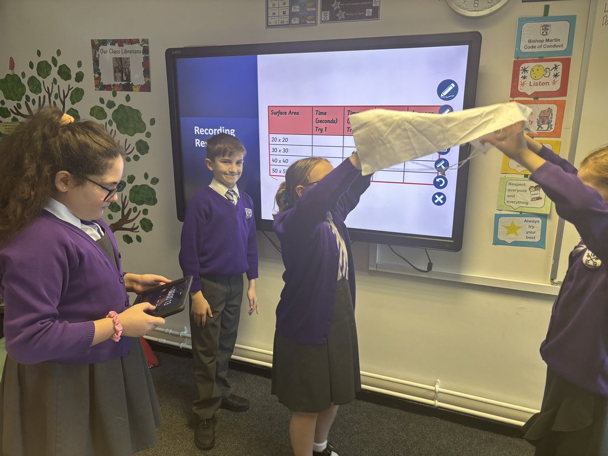 bm_liverpool's tweet image. In science today, year 5 carried out an investigation to see how the size of a parachute affects the amount of air resistance it experiences. We enjoyed investigating forces in motion. #BMlovesScience #ScientificEnquiry #forcesinmotion #airresistance 🪂