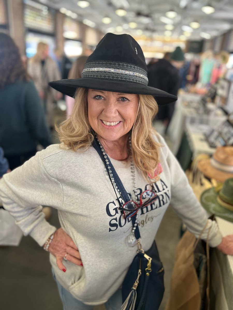 RIDDLEHATS's tweet photo. #paintedhats #countrymusic https://t.co/JEWYn7IcQz