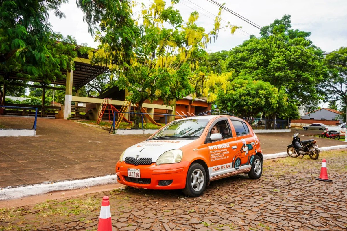 MuniEncarnacion's tweet photo. #InfoMuni | Te esperamos hoy en el Centro de Participación Vecinal San Isidro

📝 Gestioná tu licencia de conducir por primera vez, revalidación o la renovación

Requisitos:
👉🏻 Certificado de vida y residencia 
👉🏻 Tipificación sanguínea

Hasta las 17 hs 
➕ Info: 0985-104 352 https://t.co/H3dKo6K0SH
