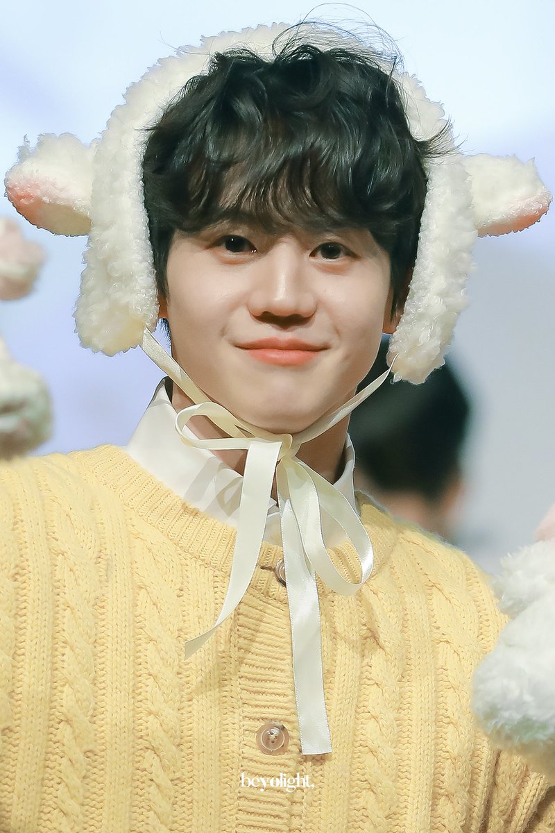 beYOlight's tweet photo. 240113 시그 팬싸 ✨

🐏❣️

#요섭 #양요섭 
#YOSEOP #YANGYOSEOP
#하이라이트 #HIGHLIGHT https://t.co/S3iN3nvNvC