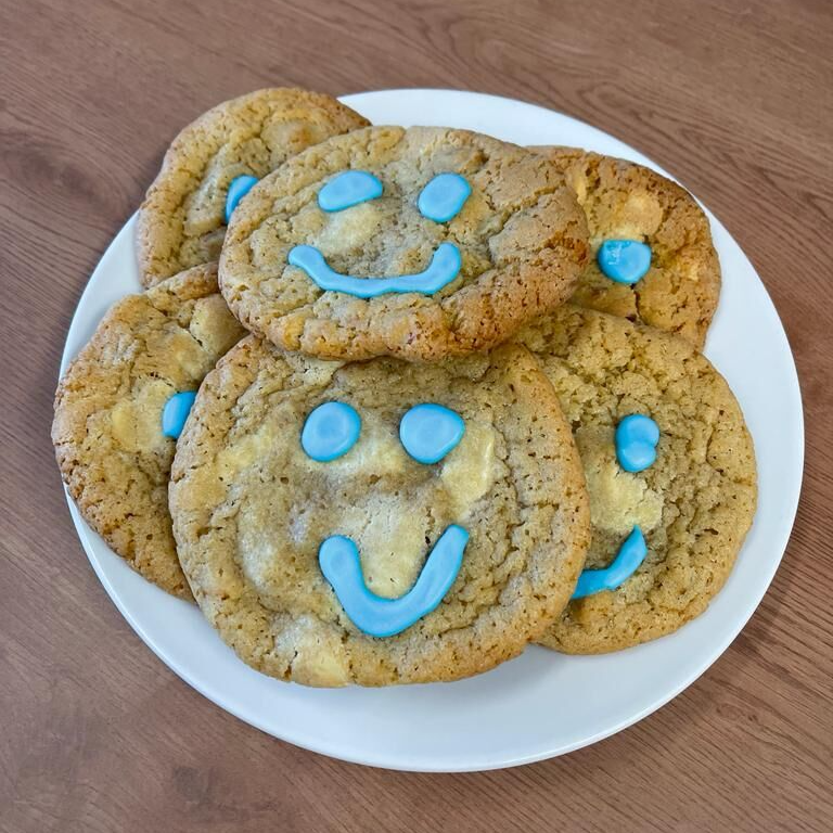 Today we’re enjoying something sweet to combat Blue Monday at ETI 💙

Thank you to <a href="/pigletspantry1/">Piglet's Pantry</a> for these delicious cookies, they put a smile on all our faces this morning ☺️