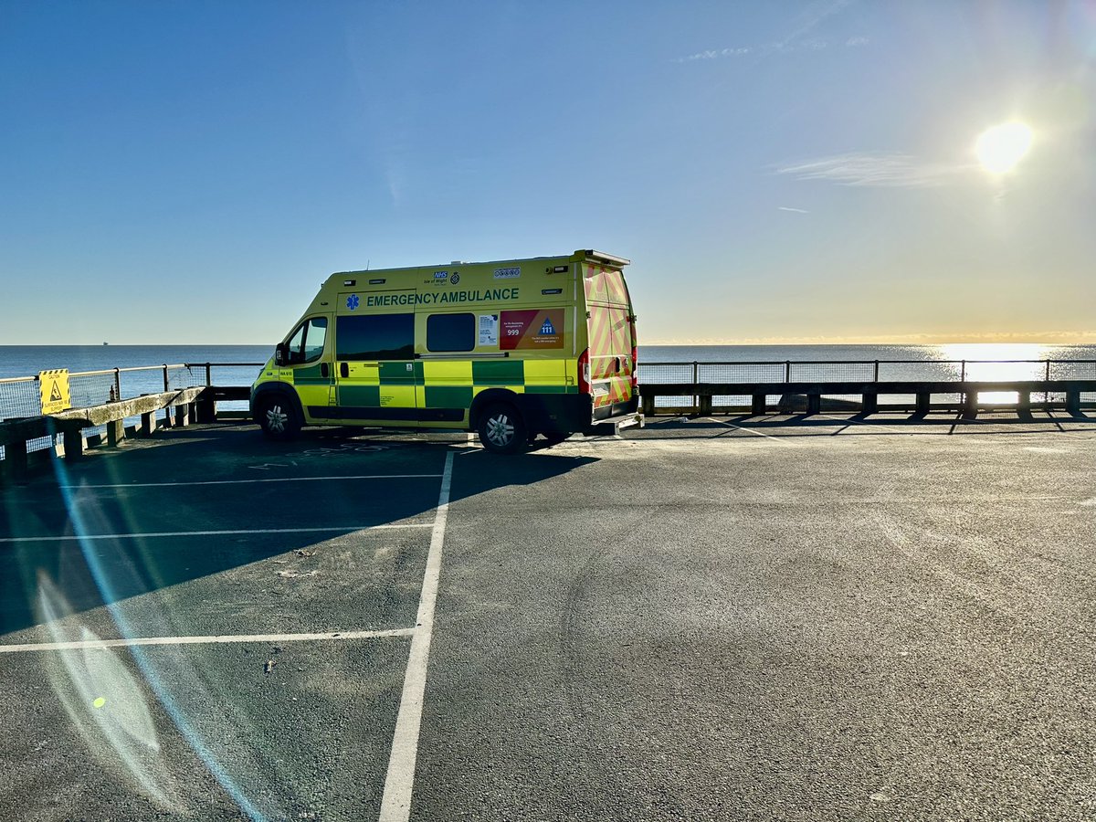 Sunny Shanklin 🚑☀️🌅
<a href="/IOWNHS/">Isle of Wight NHS Trust</a> <a href="/OFFICIALIOWAS/">Isle of Wight Ambulance Service</a>