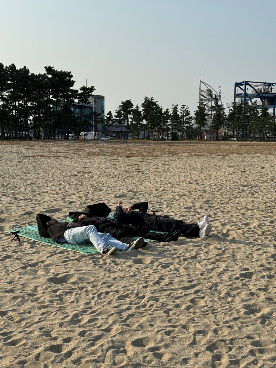 OfficialMONSTAX's tweet photo. 형원씨 휴가 언제 나와요 ?
날이 많이 춥네요 
나와서 나랑 술 한잔해요
보고싶네요 
생일 축하해요❄
#IM #겨울의따뜻한선물_형원데이 https://t.co/WoHkBqPoRR