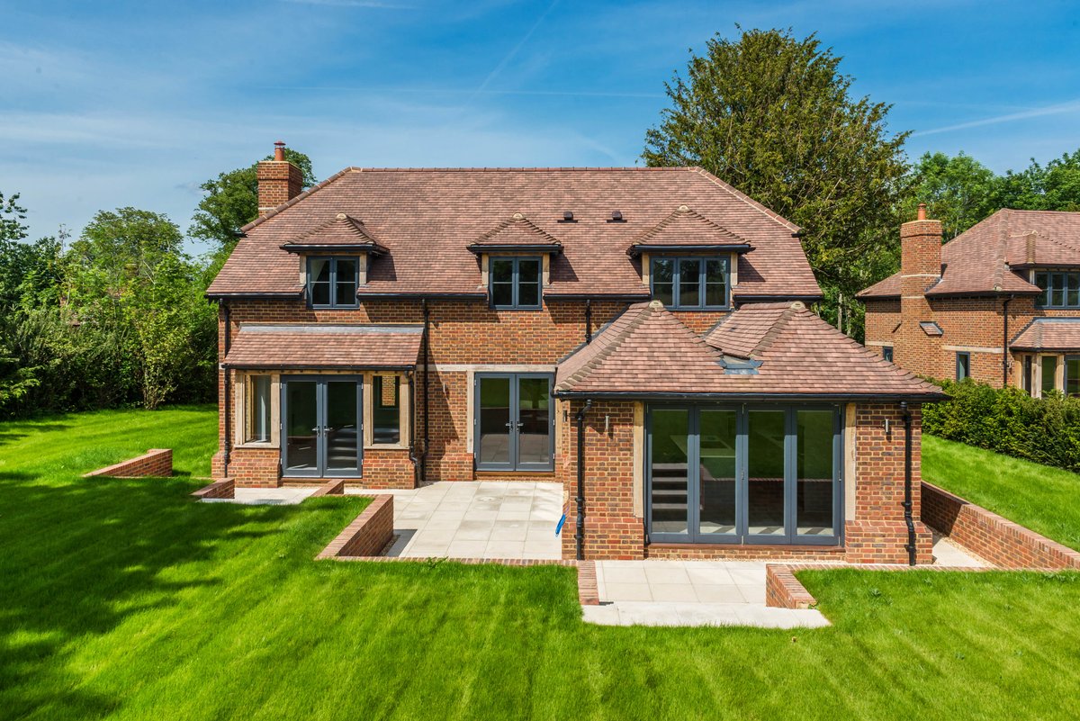 Forayshomes's tweet photo. Today, on #BlueMonday, we’re shining a light on sunnier times… 🌻☀️ https://t.co/UPb9fwJdcb