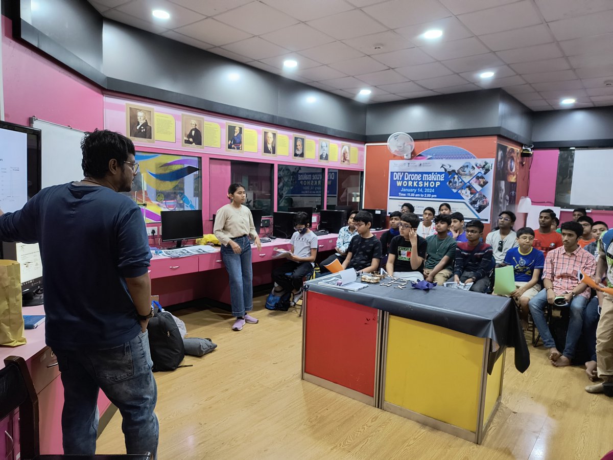 ncsmgoi's tweet photo. Glimpses of 'Drone Making Workshop', conducted by Innovation Hub, @NSCMumbai, a unit of @ncsmgoi, @MinOfCultureGoI, on January 14, 2024.

#dronemakingworkshop #InnovationHub #DroneMaking https://t.co/KEdyBin6Lq