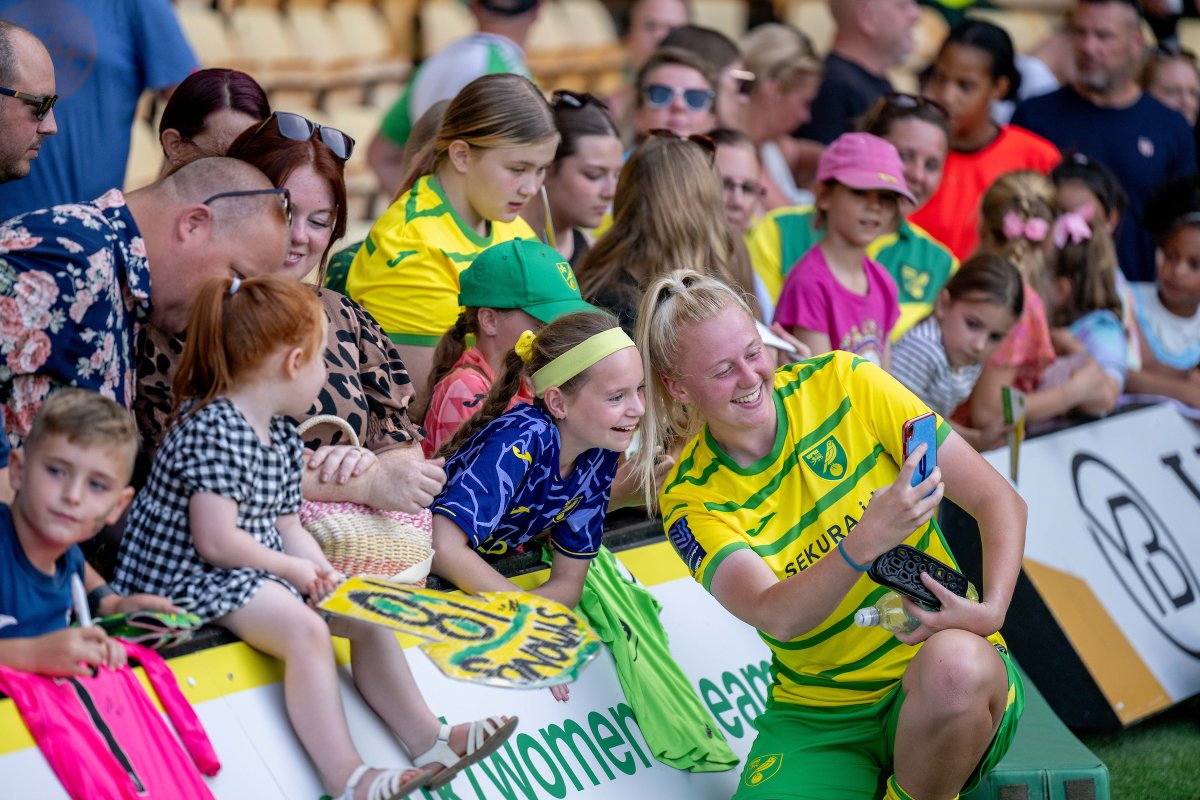 🗞️ <a href="/NorwichCityWFC/">Norwich City Women FC</a> are back at Carrow Road on Sunday, March 24 🤩

We will be open from 11am on the matchday for all supporters 👋

🍽️ Book now at deliascanarycatering.co.uk/Yellows