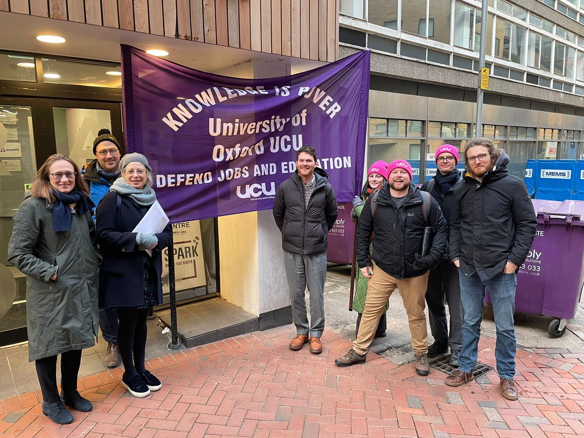 Solidarity with our colleagues taking the uni to court starting TODAY! We’re out at Reading Employment Tribunal to let Oxford know that casualised tutors don’t stand alone 💪
