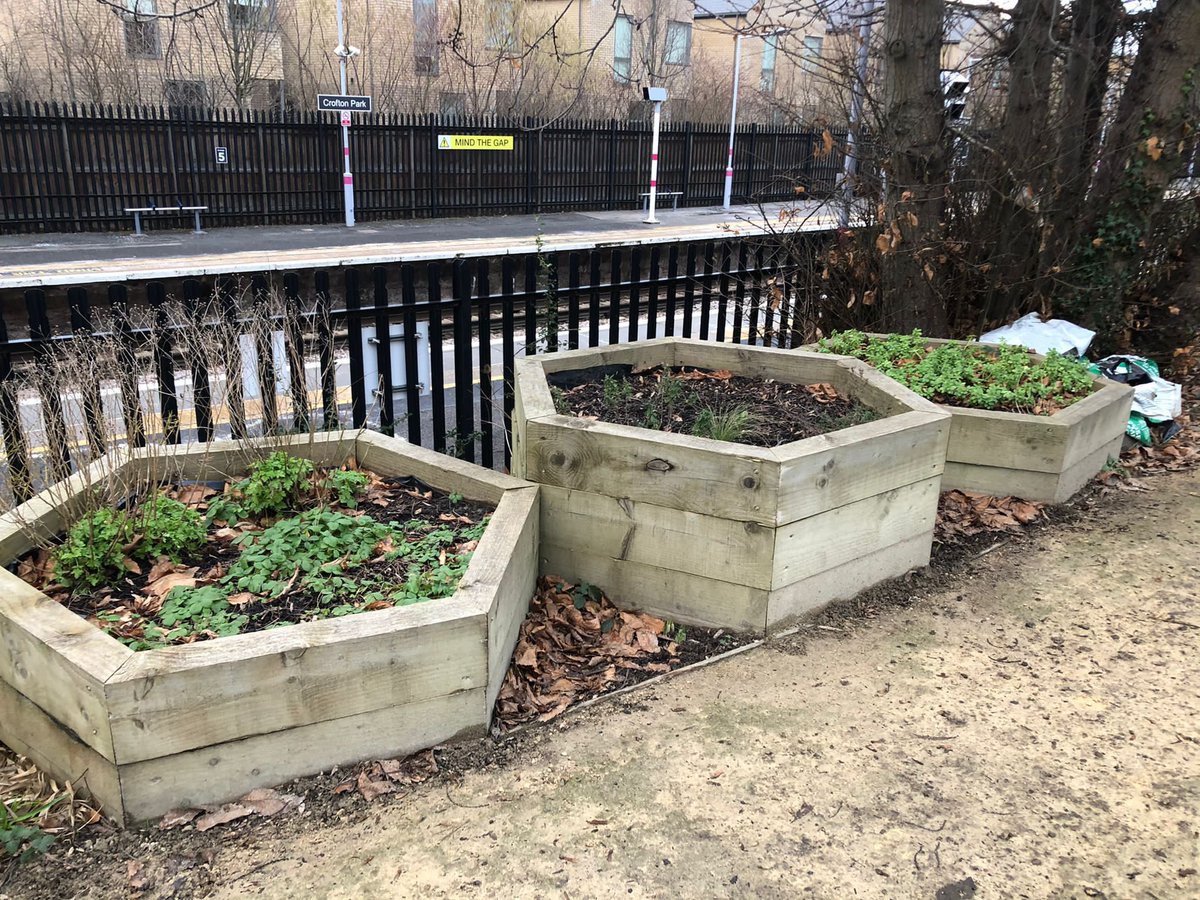 JaneCanDoSE4's tweet photo. Just year ago work began on the fab @CroftonGarden to transform middle area from redundant planters to pond &amp; seating AND sloping bank that couldn’t be used to reclaimed/retained wall &amp; area levelled with wooden train🚂stepping stones &amp; large bug wall-now so popular with families https://t.co/JcSXrIPiBE