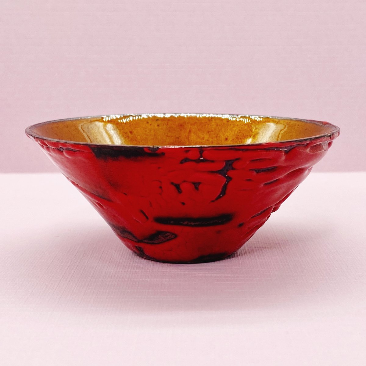 MaisyPlum2's tweet photo. Red Enamel Pinch Pot https://t.co/syjk8WvMbZ #UKCraftersHour #ShopIndie #MHHSBD #MaisyPlum #Etsy #GiftForChef https://t.co/YkldlVfNvq