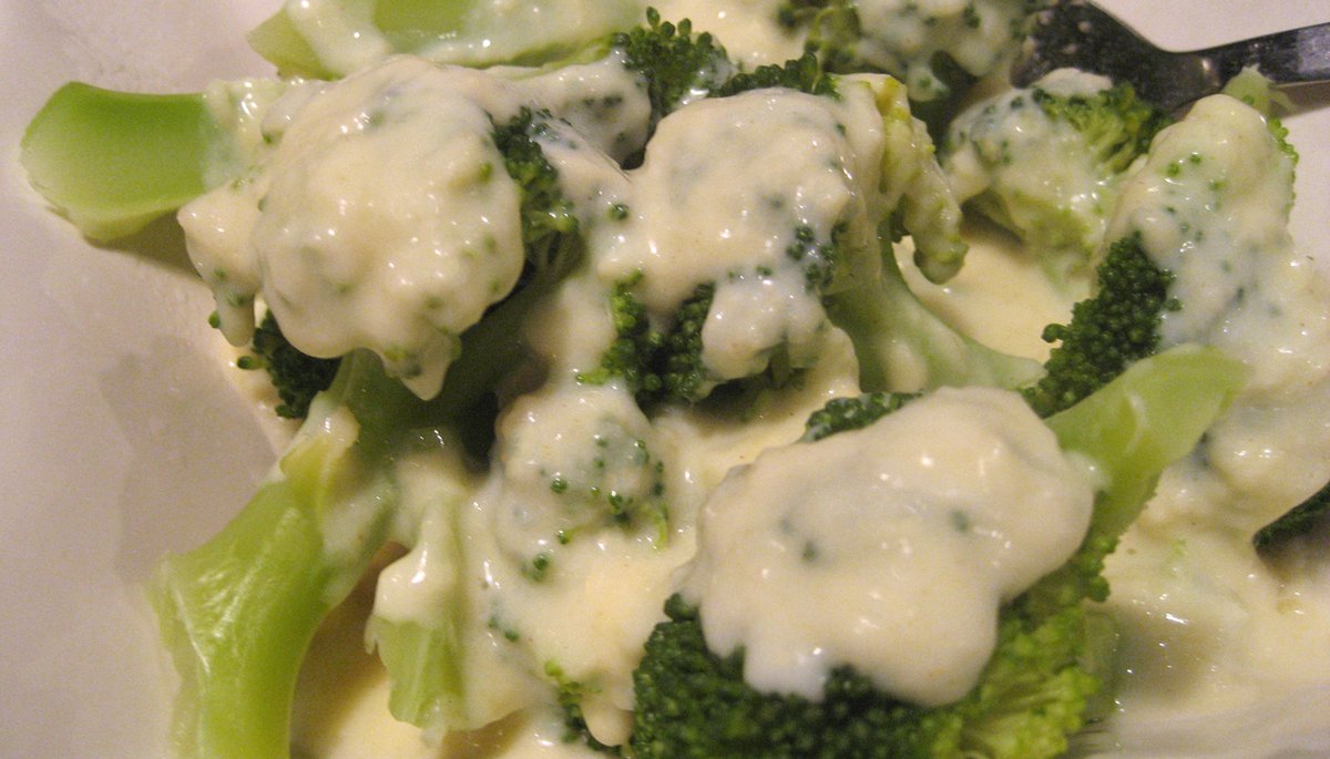 Broccoli with Cheese Sauce, aka: Broccoli Cheese. Easy way to tart up your veggies #broccoliandcheese #broccoli #veggies #winterveggies #cheesesauce #cookingfortwo thymeforcookingblog.com/2024/01/brocco…