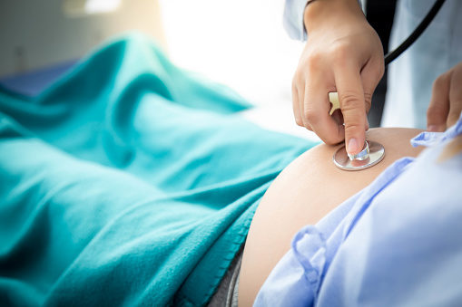 Nuestra compañera María de la Calle, de la sección de Medicina Perinatal de la SEGO, desglosa en <a href="/GacetaMedicaCom/">Gaceta Médica</a> las novedades en el manejo de las náuseas y vómitos en el #embarazo (hiperémesis gravídica) tras el reciente estudio que explica sus causas. 👉gacetamedica.com/profesion/el-m…