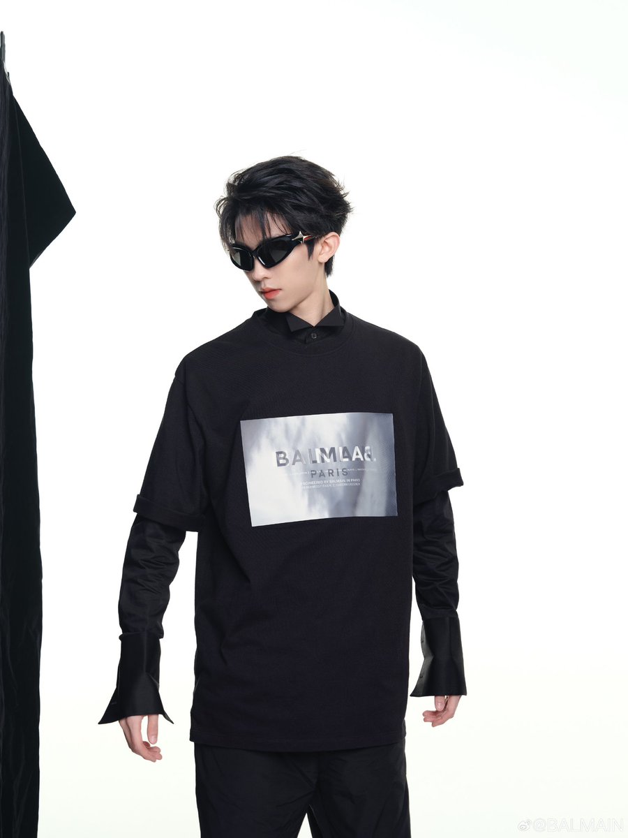 LinmoThailand's tweet photo. ©️BALMAIN Update!

หลินโม่สวมเสื้อยืดโลโก้ MAIN LAB จาก #BALMAIN_MAIN_LAB คู่กับรองเท้าผ้าใบสีดำจาก #RUNROW

-1-

🔗 https://t.co/xNZPTRmv13

#หลินโม่ #林墨 #LINMO https://t.co/NA59WCUhor