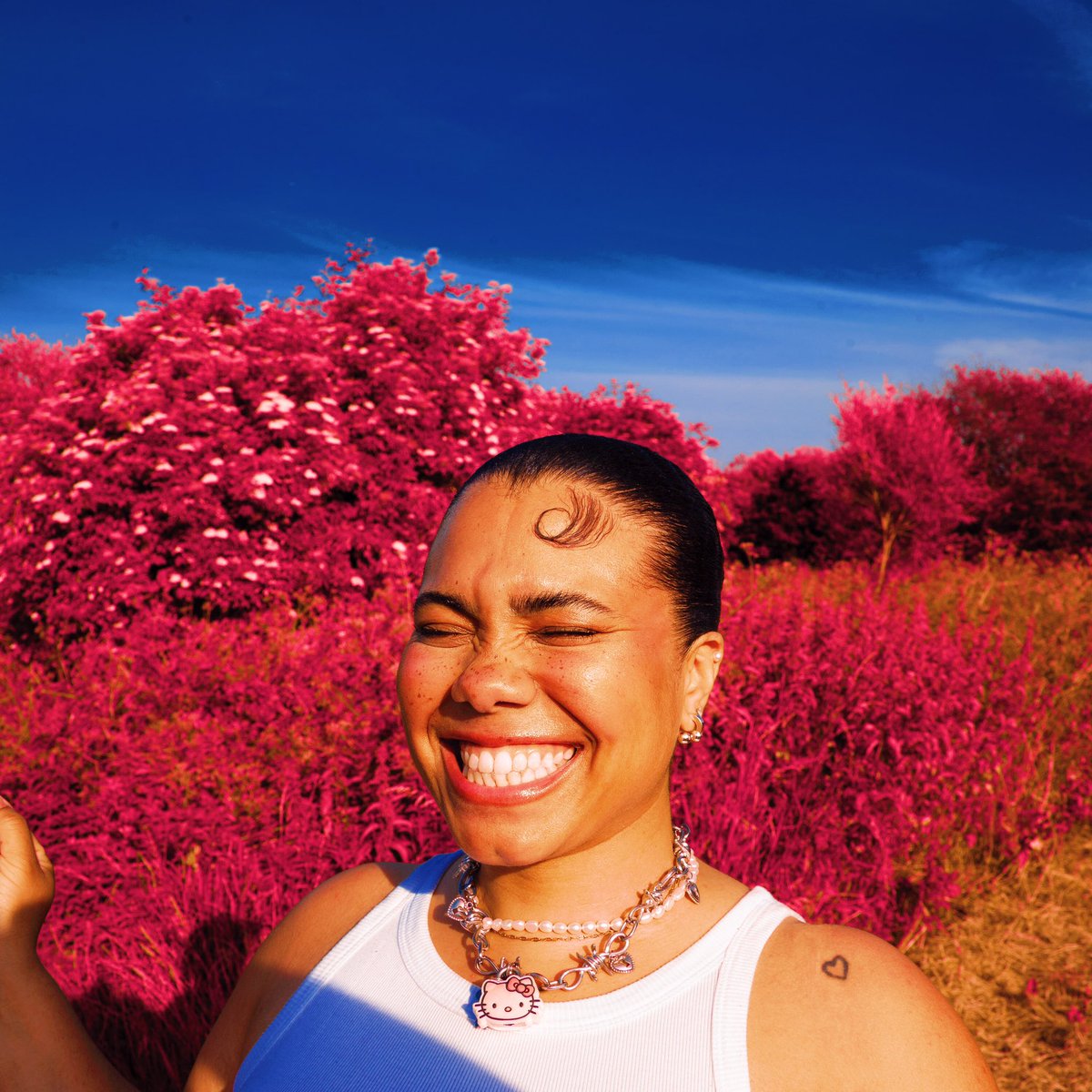 LovelleOfficial's tweet image. Summer Tape &amp;amp; SUMMER TAPE 2 available now. 

Thank you to @colorsxstudios for playlisting #cigarettes , @ClairaHermet for spinning #noairtime , #claraamfo for pushing #babyface and @rebecca_judd for making me ascending artist on @AppleMusic

Proud of what these babies done 🤍