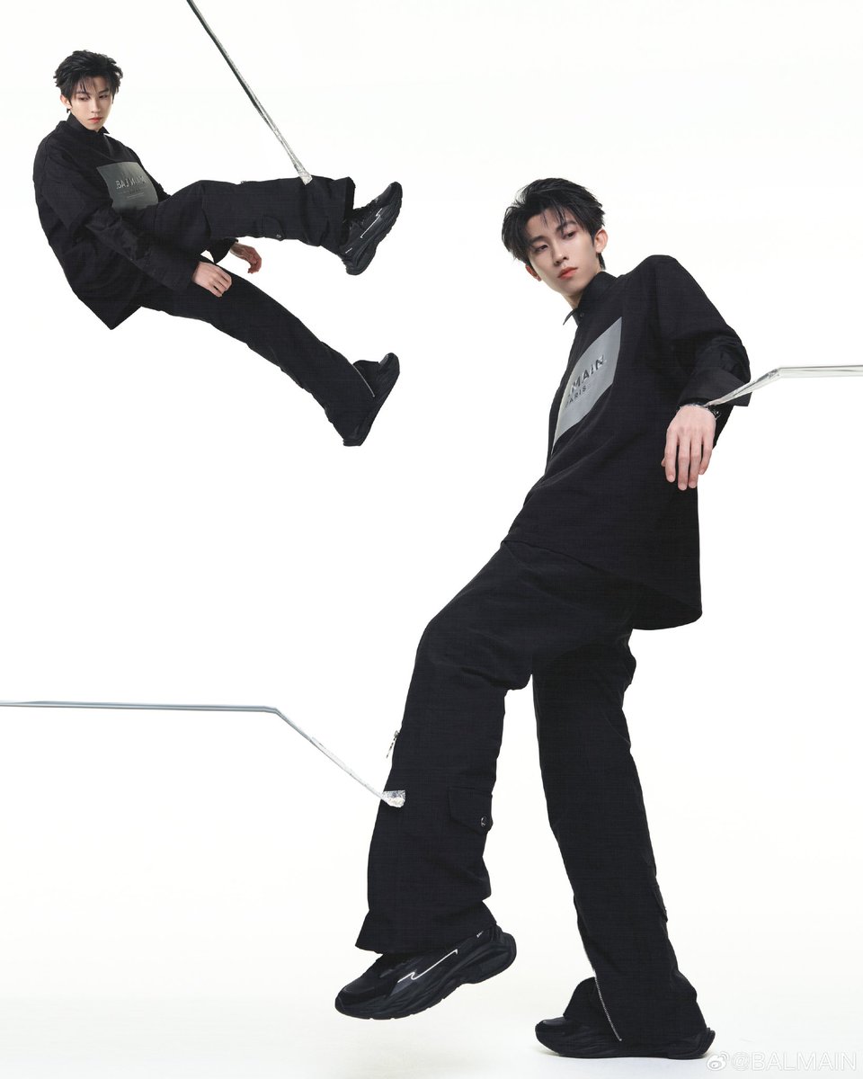 LinmoThailand's tweet photo. ©️BALMAIN Update!

หลินโม่สวมเสื้อยืดโลโก้ MAIN LAB จาก #BALMAIN_MAIN_LAB คู่กับรองเท้าผ้าใบสีดำจาก #RUNROW

-2-

🔗 https://t.co/xNZPTRmv13

#หลินโม่ #林墨 #LINMO https://t.co/pJofMh5Umm