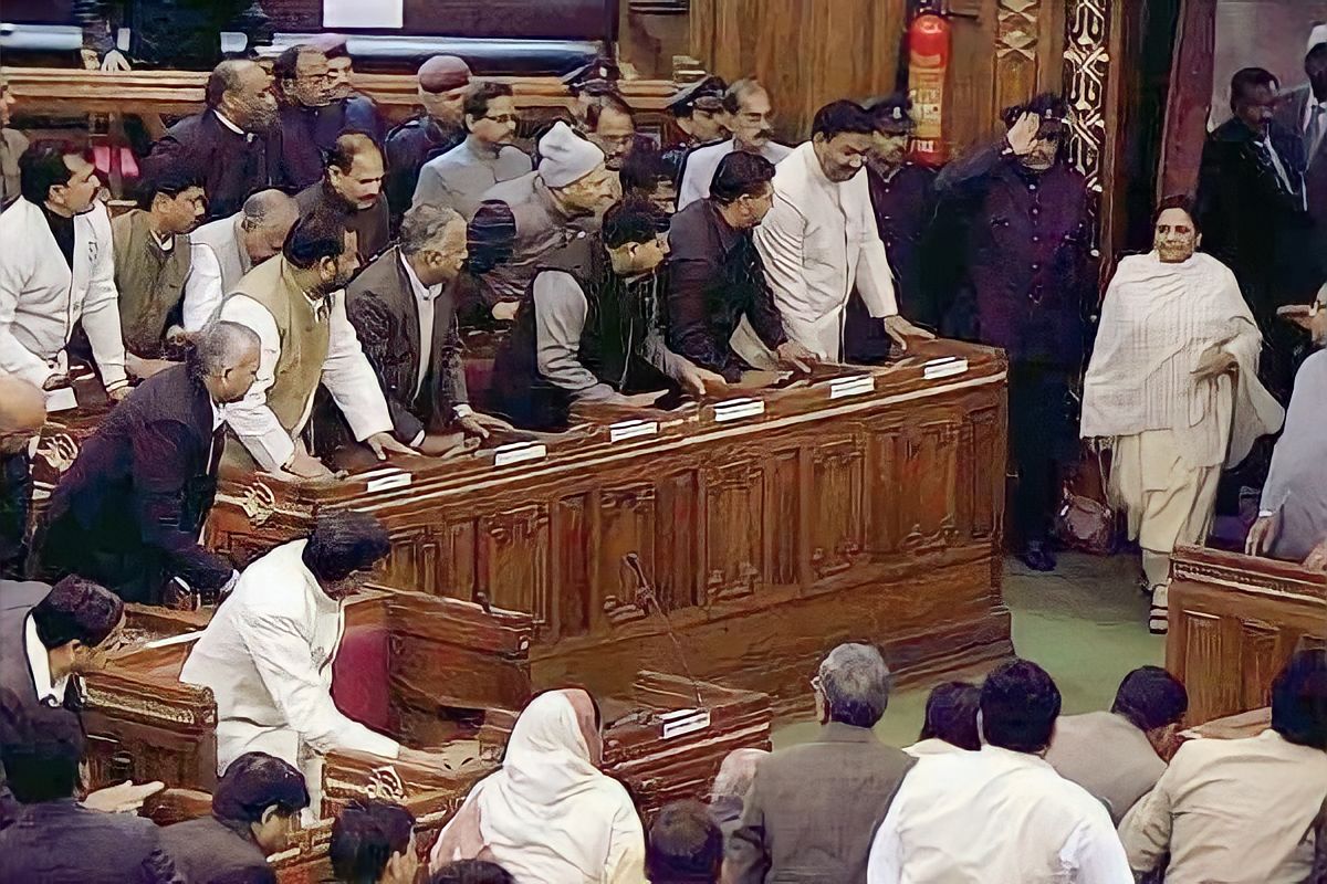 बसपा की चाहे जो नाकामियाँ रही हों,लेकिन दलित स्वाभिमान को जगाने और बनाने में उसका योगदान एक बड़ा राजनीतिक कार्य है,जिसको कभी भी कम नहीं आँका जाना चाहिए।भ्रस्टाचार और सख्ती की जो शिकायतें अक्सर बसपा जैसी पार्टियों के बारे में की जाती हैं,वही शिकायतें पुराने राजनीतिक दलों पर इससे