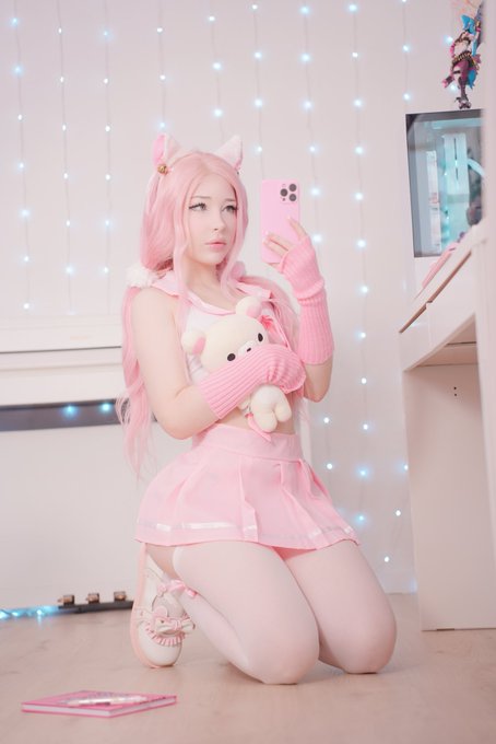 Say hi if you want to see more pics from this photoshoot in your DMs ✨? https://t.co/vIw5UjGuWD