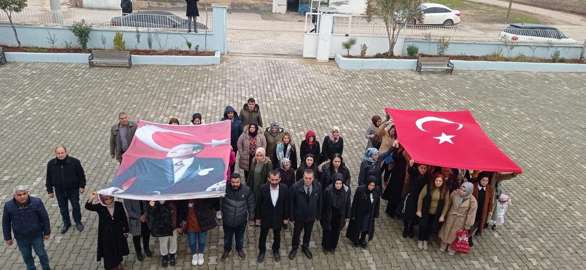 HilvanHalk's tweet photo. Hilvan Halk Eğitimi Merkezi olarak Pençe-Kilit Harekatı Bölgesinde Şehit olan Kahraman Askerlerimiz için 1 (Bir) dakikalık Saygı duruşunda bulunuldu.
@tcmeb @mebhbogm @UrfaValiligi @sanliurfammem63 @hilvankaymakam @Hilvan_MEM @HilvanHalk @orhanbebe1 https://t.co/hKEp2nCz6h