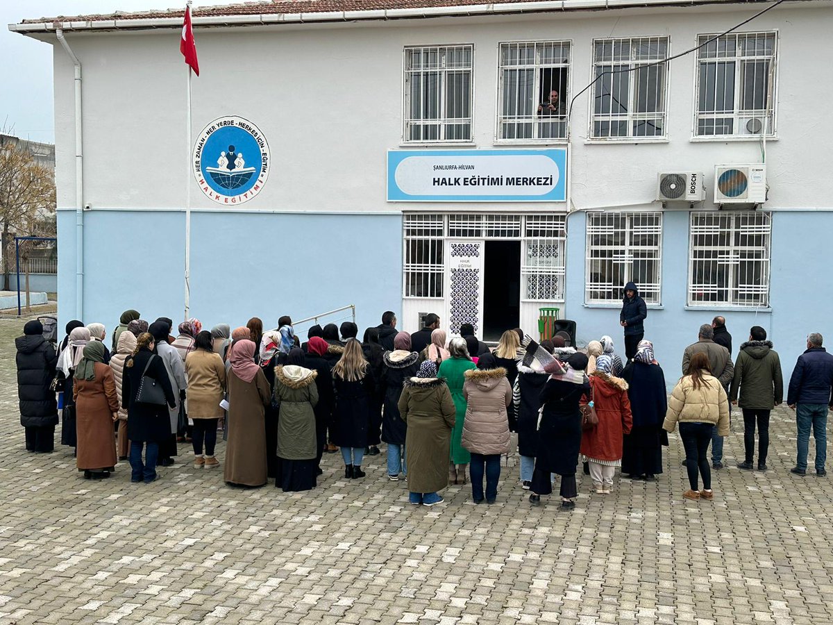 HilvanHalk's tweet photo. Hilvan Halk Eğitimi Merkezi olarak Pençe-Kilit Harekatı Bölgesinde Şehit olan Kahraman Askerlerimiz için 1 (Bir) dakikalık Saygı duruşunda bulunuldu.
@tcmeb @mebhbogm @UrfaValiligi @sanliurfammem63 @hilvankaymakam @Hilvan_MEM @HilvanHalk @orhanbebe1 https://t.co/hKEp2nCz6h