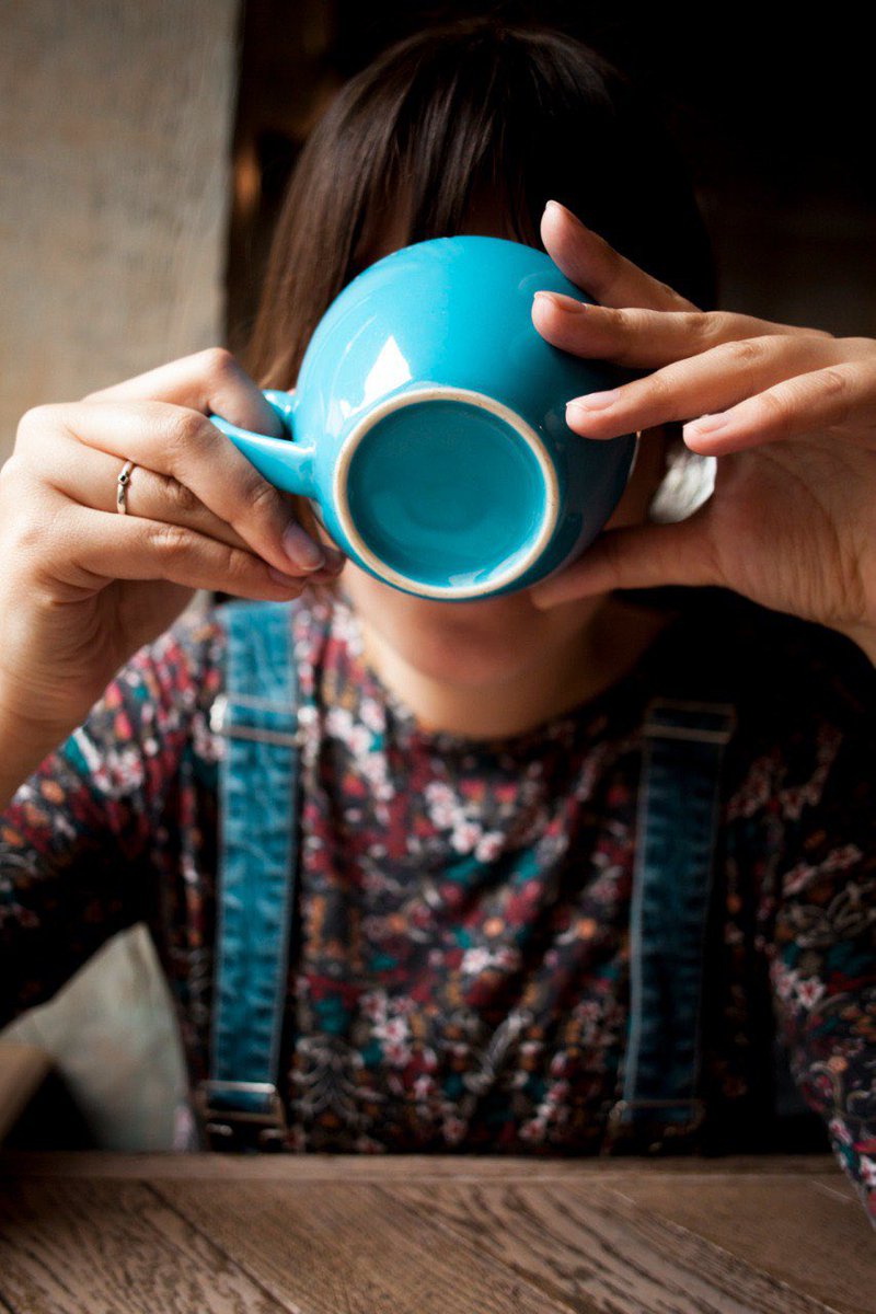 cafesforonda's tweet photo. Que lo único ‘blue’ sea la taza de tu #café 🥣😉
#bluemonday #bluemondaycoffee 
—
#cafesforonda #cafedecalidad https://t.co/CZ0qwonk3j