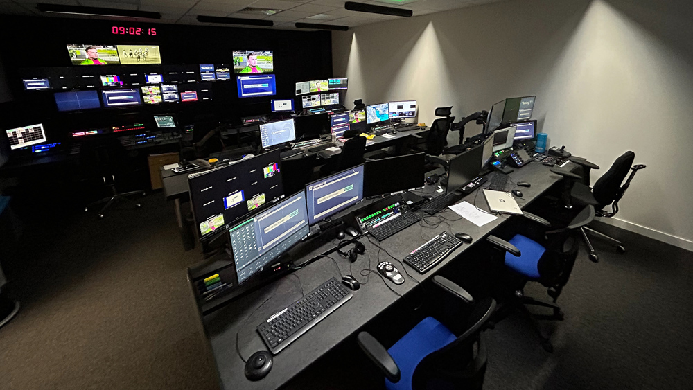 CustomConsoles1's tweet photo. @Timeline-TV has specified additional @CustomConsoles1 #Module-R #controlroomfurniture its Ealing Broadcast Centre. Three desks have been selected for a new production control room assigned to outside broadcast coverage of sports events for customers such as @RacingTV. https://t.co/DGuK0D4htw