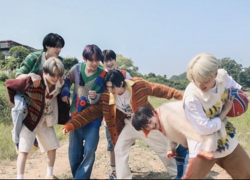 looking for moots 🤍
— she/her, 04 liner
— not new to #stantwt #kpoptwt 
— ult: enhypen
— looking for mainly engene moots but all fandoms are welcome 

♡/↻ to be moots