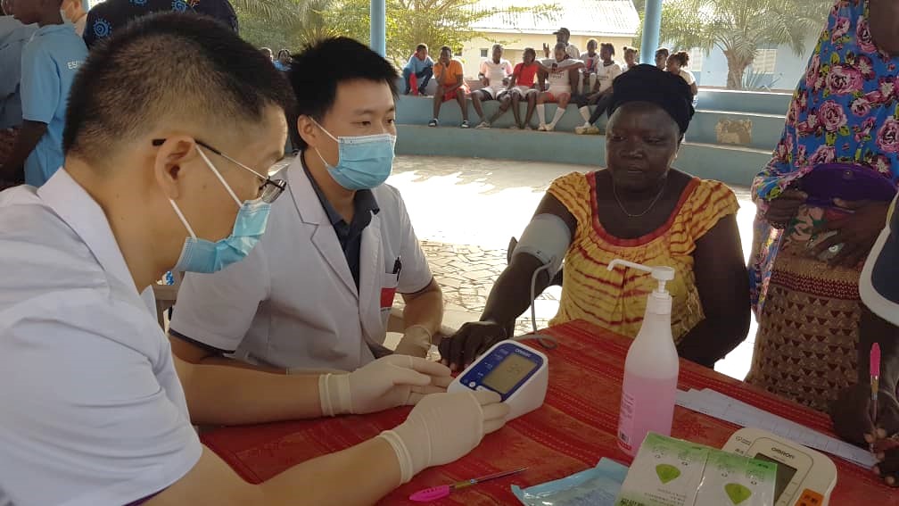 SOS_GUINEBISSAU's tweet photo. SOS Children's Villages would like to thank the Chinese Medical Brigade in Guinea-Bissau for the medical consultations and the generous donation of school supplies for the children of the SOS Village in Canchungo. #healthcare  @soscvWCNA https://t.co/guPkQvlZsk