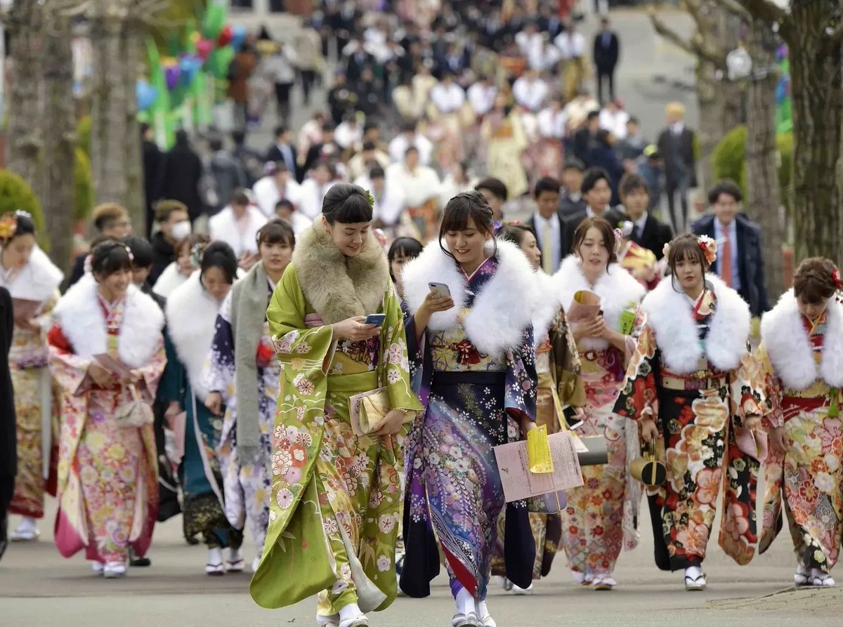 pulse_party1031's tweet photo. Celebrating Japan's Coming of Age Day! 🎉 Witnessed the elegance of young adults turning 18, guys rocking sharp suits, and ladies stunning in elaborate Furisode kimono. 👘
👉 https://t.co/PitXXC2jhY  
#comingofageday #japanese #enoshimashrine #kimono #japan #travel #VibeDaily https://t.co/mFMJ7pjWVU